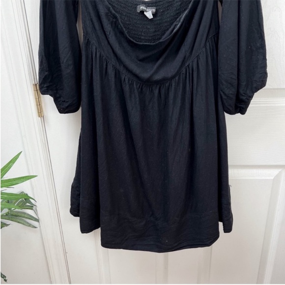 UO Urban Outfitters Caterina Linen Off-The-Shoulder Mini Dress - Picture 3 of 6